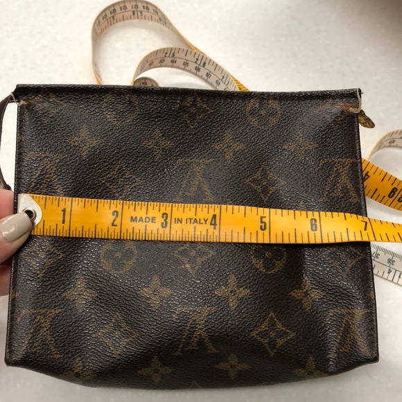 Vintage Louis Vuitton cosmetic case - Picture 7 of 8